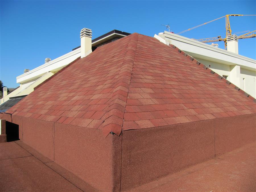 Copertura rivestita con tegole canadesi